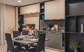 Elite Business Residence With Free Gym Pass And Full Office Setup
